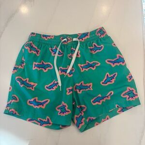 Chubbies The Apex Swimmers 5.5" Classic Swim Trunks Shark Print size Medium